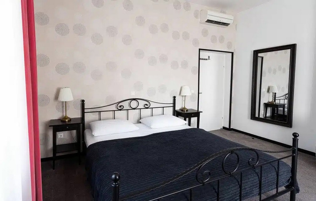 Double room in Villa Prešeren – Hotel right on the Lake Bled